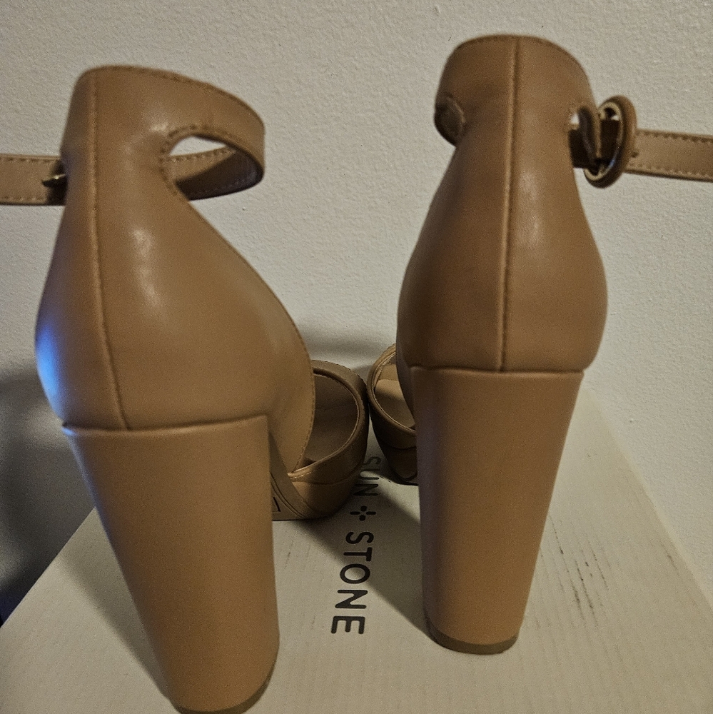 Heels - Picture 4 of 7